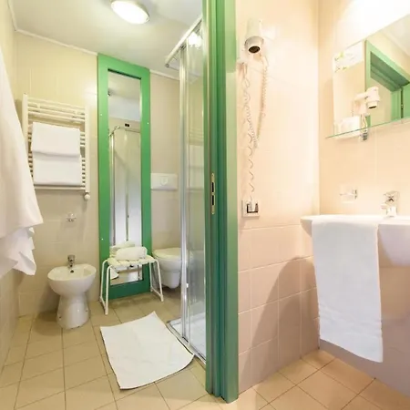 Th Apartment *